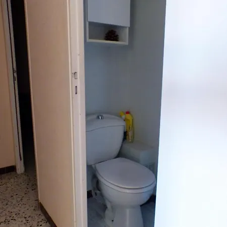 Apartment Spacious Family Nest A Stone's Throw From The Sea