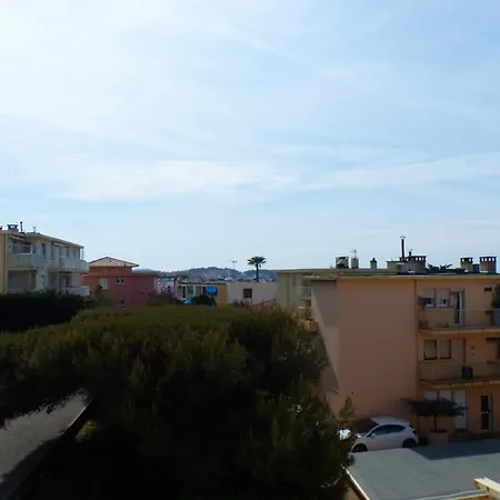 Spacious Family Nest A Stone's Throw From The Sea Six-Fours-les-Plages