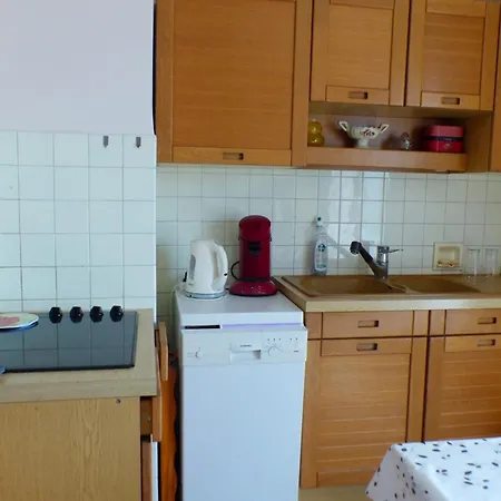Spacious Family Nest A Stone's Throw From The Sea *